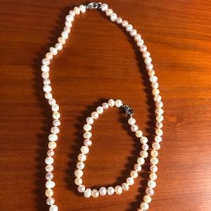 Pearl necklace and bracelet set
